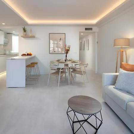 Apartment Modern 300m From