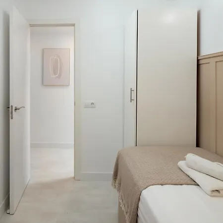 Modern 300m From アパート フエンヒロラ